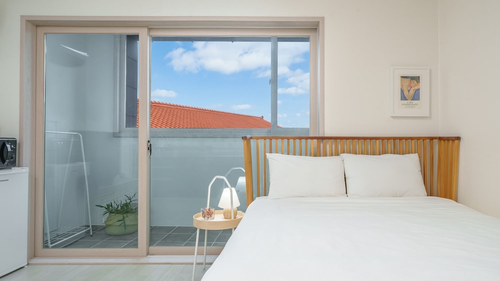 Basic Room, 1 Bedroom (Room 203 (Ocean View))