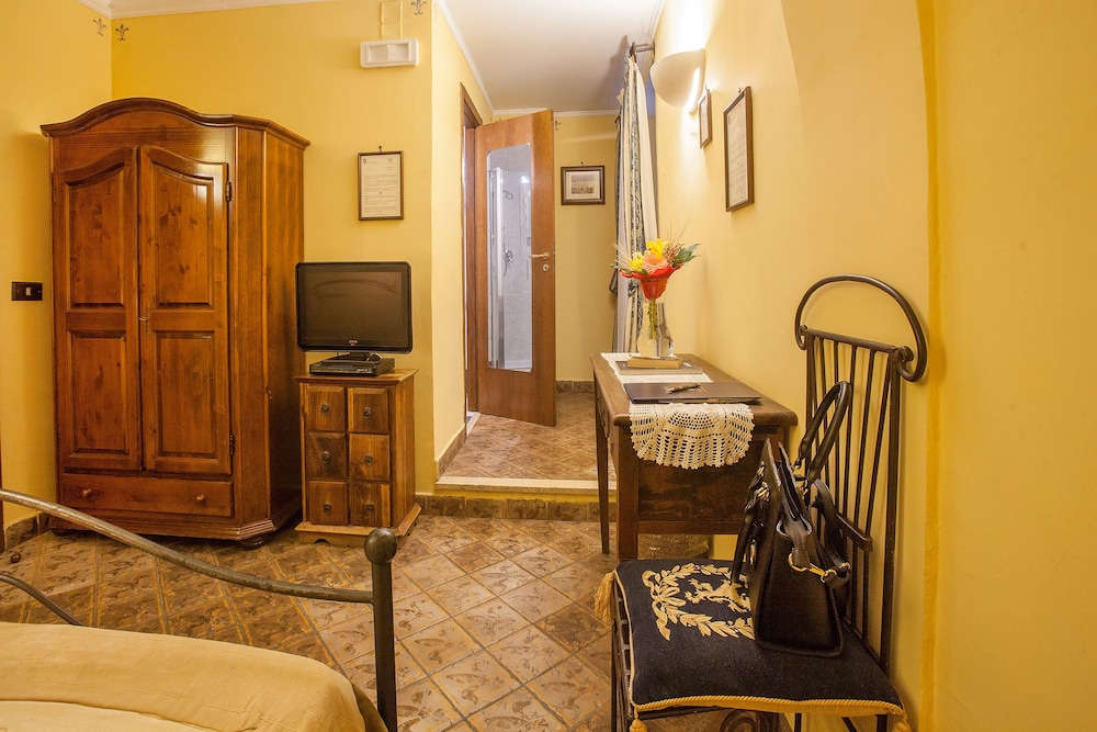 Classic Double Room, 1 Bedroom photo 2
