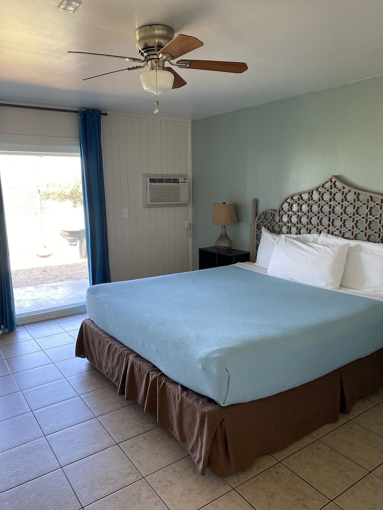 Standard Room, 1 King Bed, Patio, Park View (Dog Friendly) photo 2