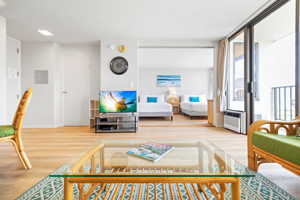 High Floor Mountain View Condo with 2 Beds and Parking: Condo, 1 Bedroom, Mountain View (0148) photo