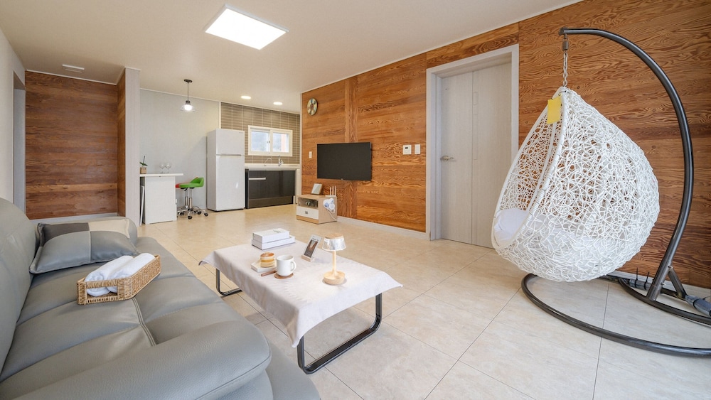 Basic Room, 1 Bedroom (white 302) - Photo 7