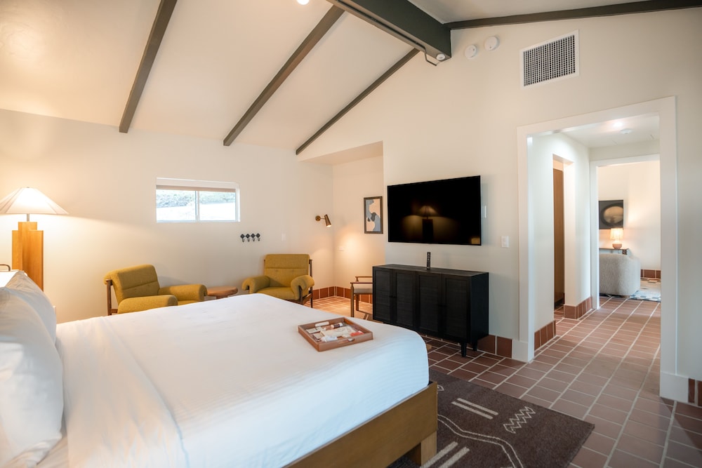 Suite, 1 King Bed (Hillside Soaking ADULTS ONLY) photo 1
