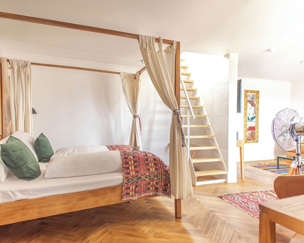 Panoramic Penthouse, 1 Queen Bed, Hot Tub, City View photo 3