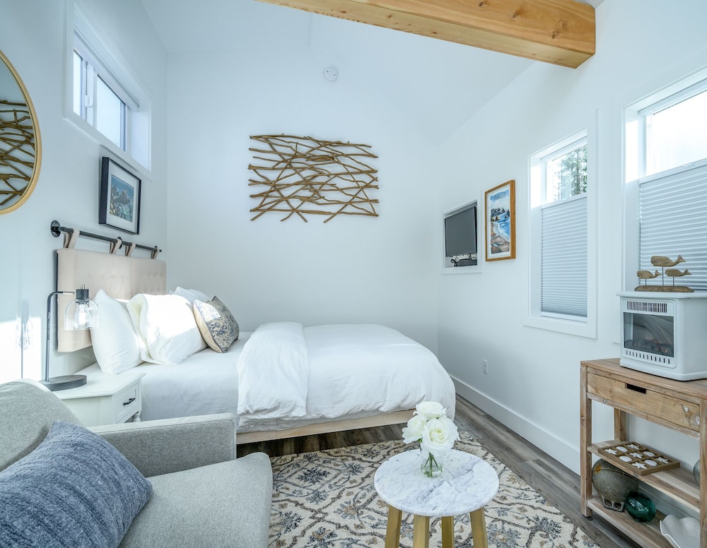 Deluxe Cottage, 1 Queen Bed, Courtyard View photo 2