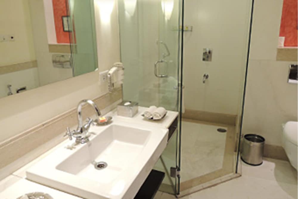 Standard Room, 2 Twin Beds, Smoking, City View photo 3