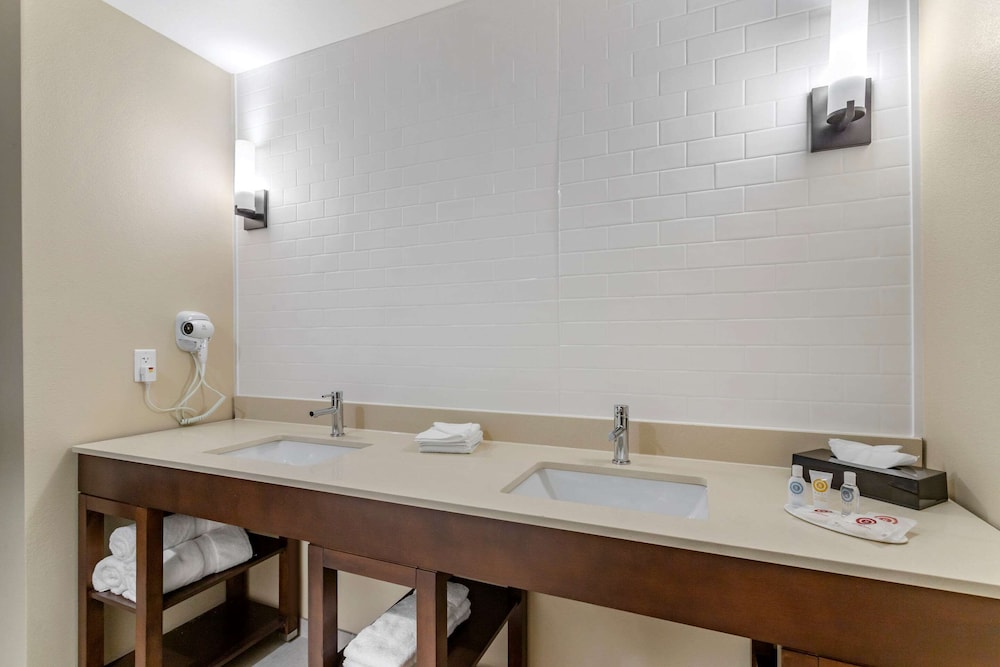 Suite, Multiple Beds, Non Smoking - Photo 4