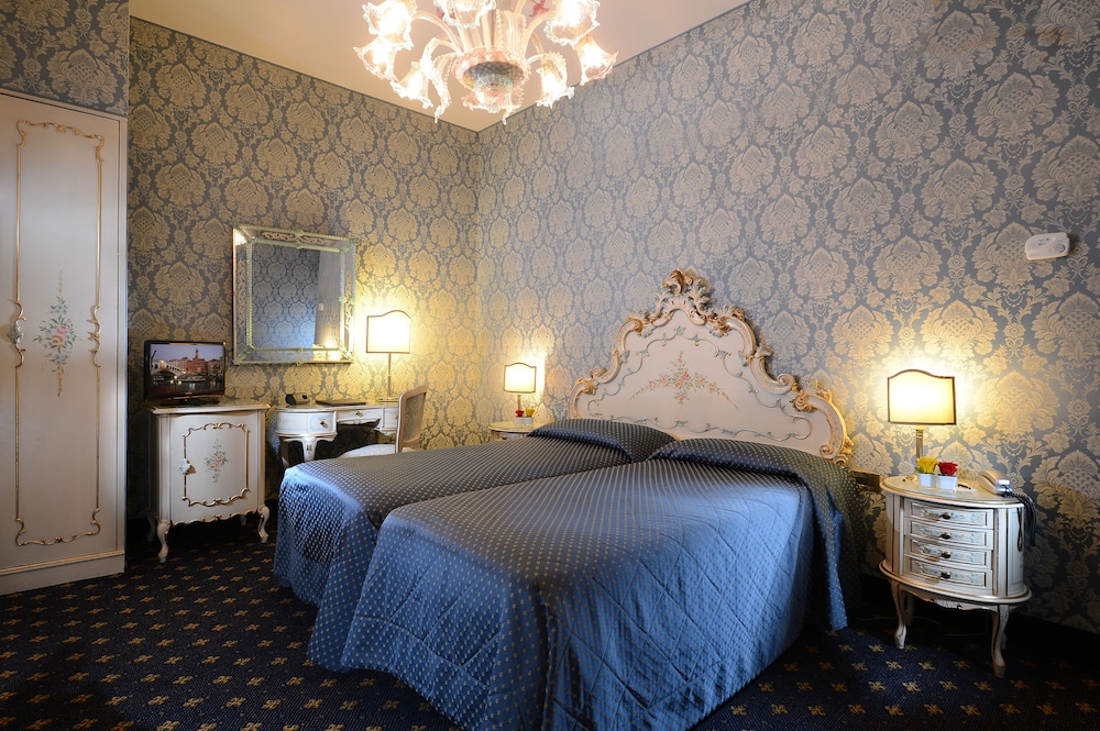 Junior Suite, 1 Double Bed thumbnail 5