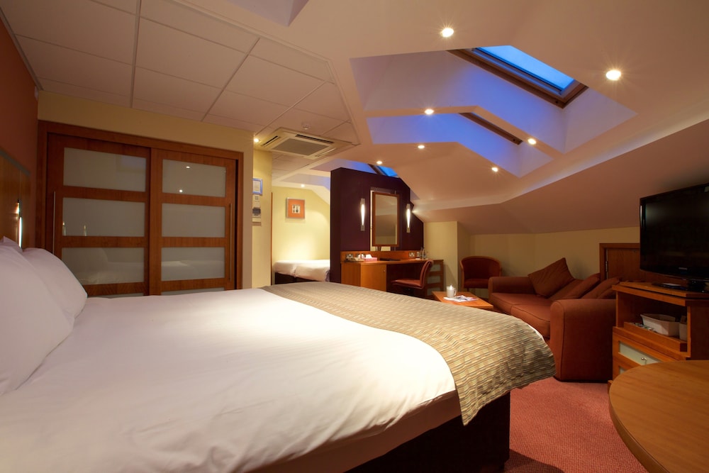 Suite, 1 King Bed, Non Smoking - Photo 2