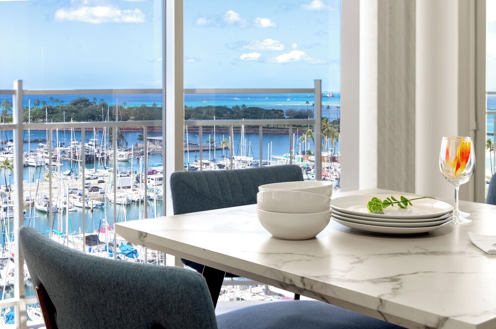 Ocean View 1BR at Ilikai Marina: Apartment, 1 Bedroom, Ocean View (0187) photo