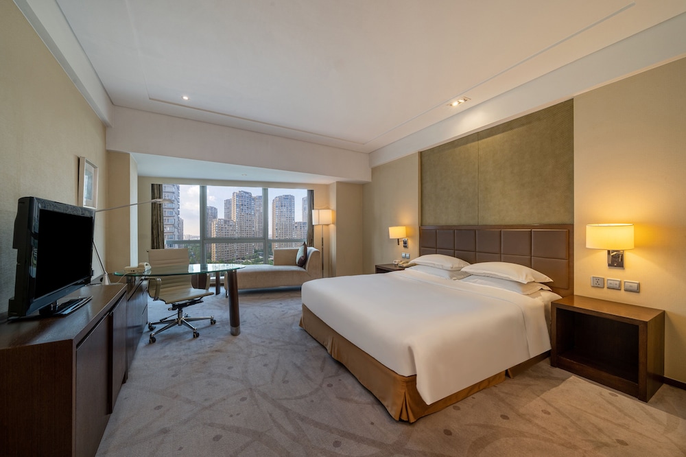 Premium Room, 1 King Bed (High Floor) - Photo 1