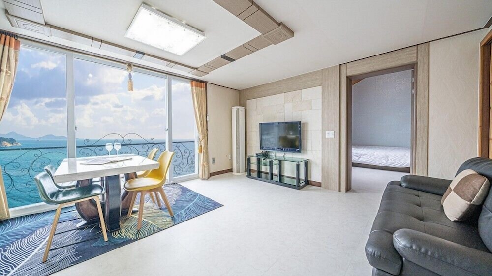 Room (B201) photo 1