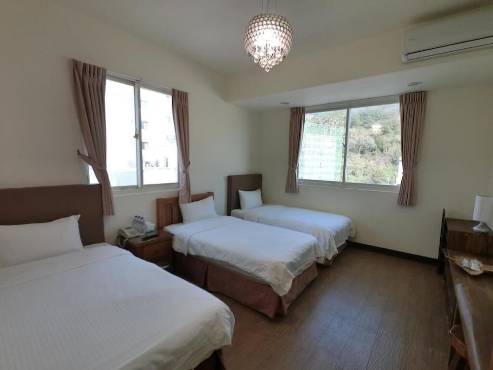 Triple Room, City View photo 3