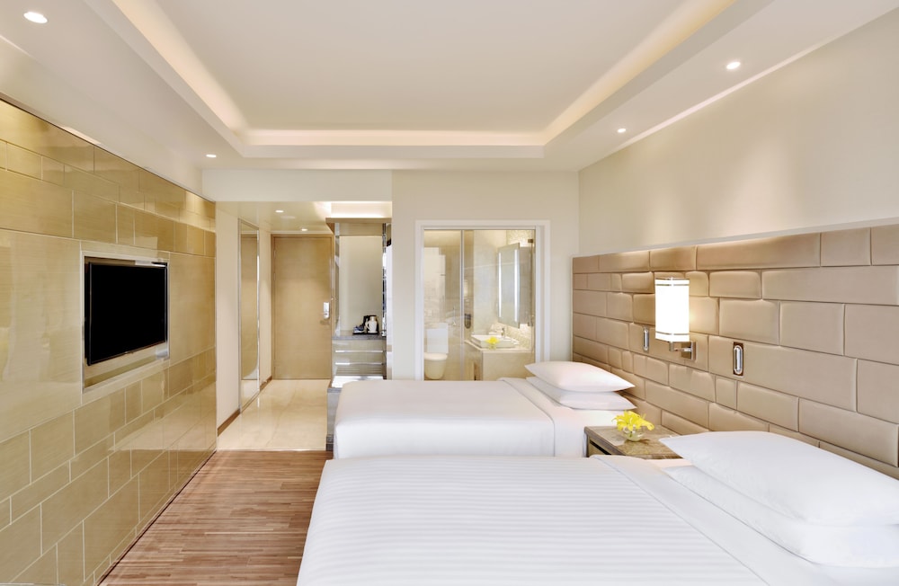 Deluxe Room, 2 Twin Beds, City View photo 3