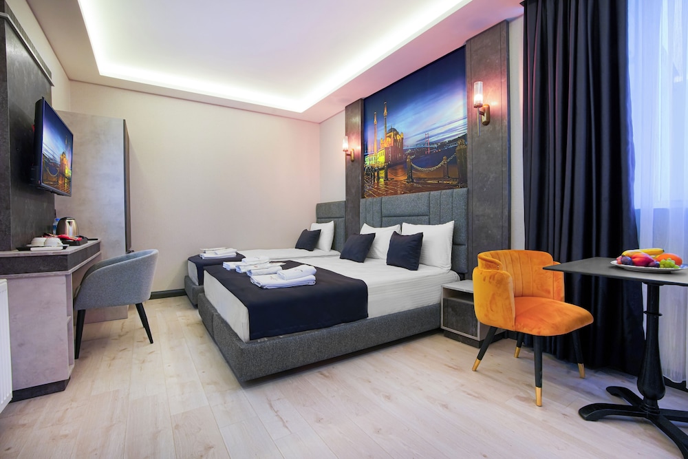 Comfort Triple Room, City View photo 2