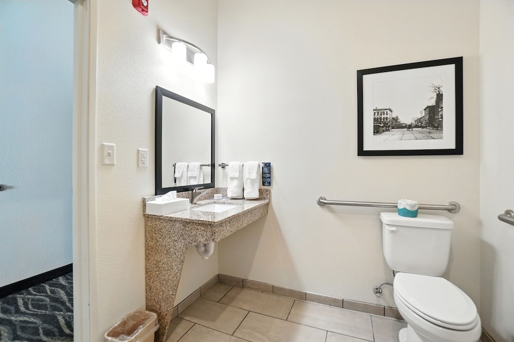 Room, 1 King Bed, Hearing Accessible, Non Smoking (Guestroom)