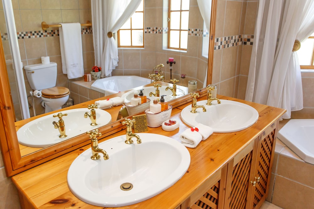 Deluxe Suite - Photo 9