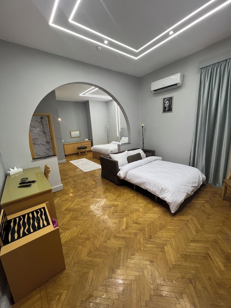 Executive Suite thumbnail 5
