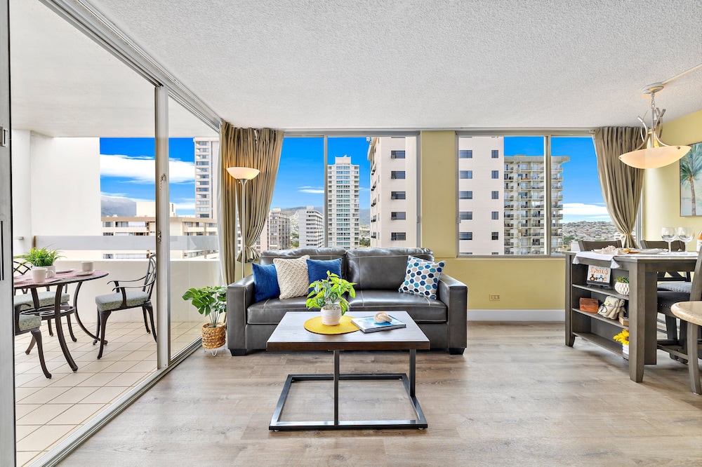 Pacific Monarch - 1 BR - Ocean & City Views: Design Apartment, 1 Bedroom, Balcony, Partial Sea View (0037) photo