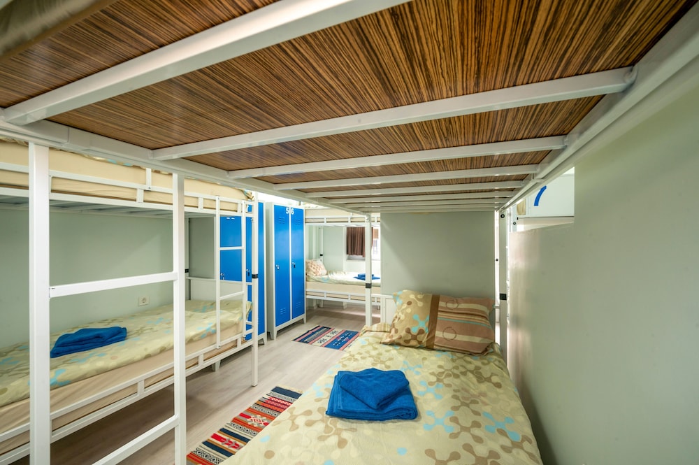 Economy Shared Dormitory, Mixed Dorm, Non Smoking, Refrigerator photo 2