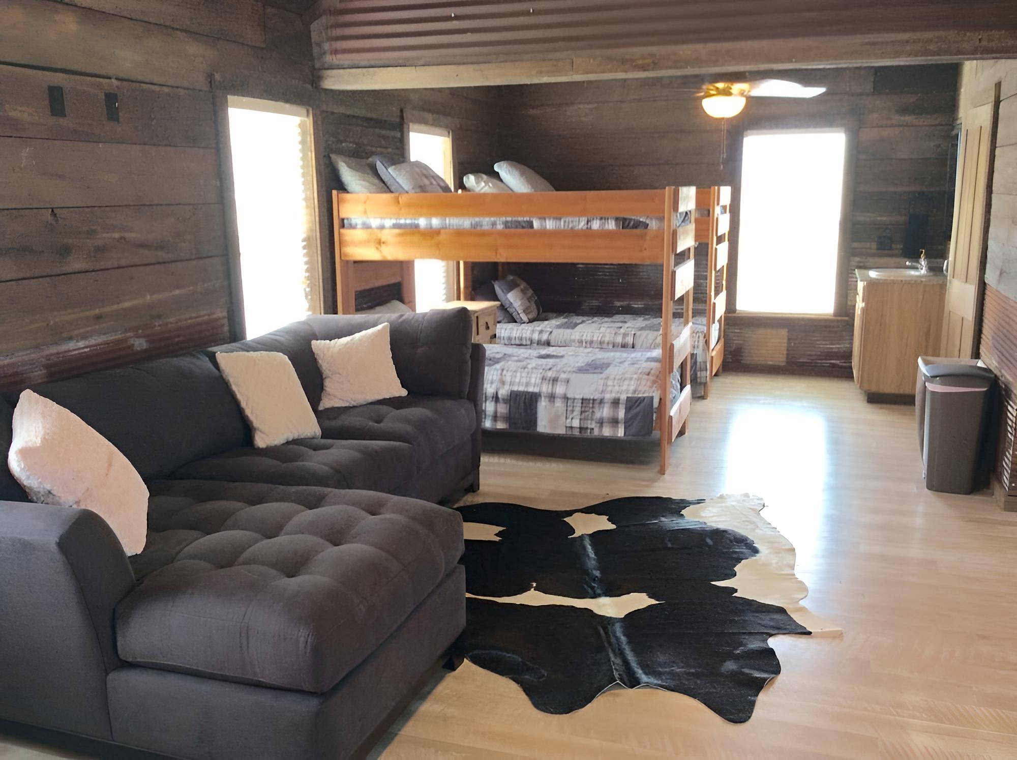 Bunkhouse Cabin 4 photo 2