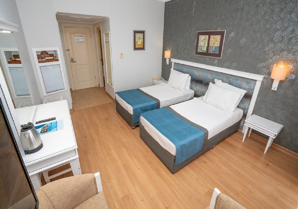 Standard Room (2+2) photo 2