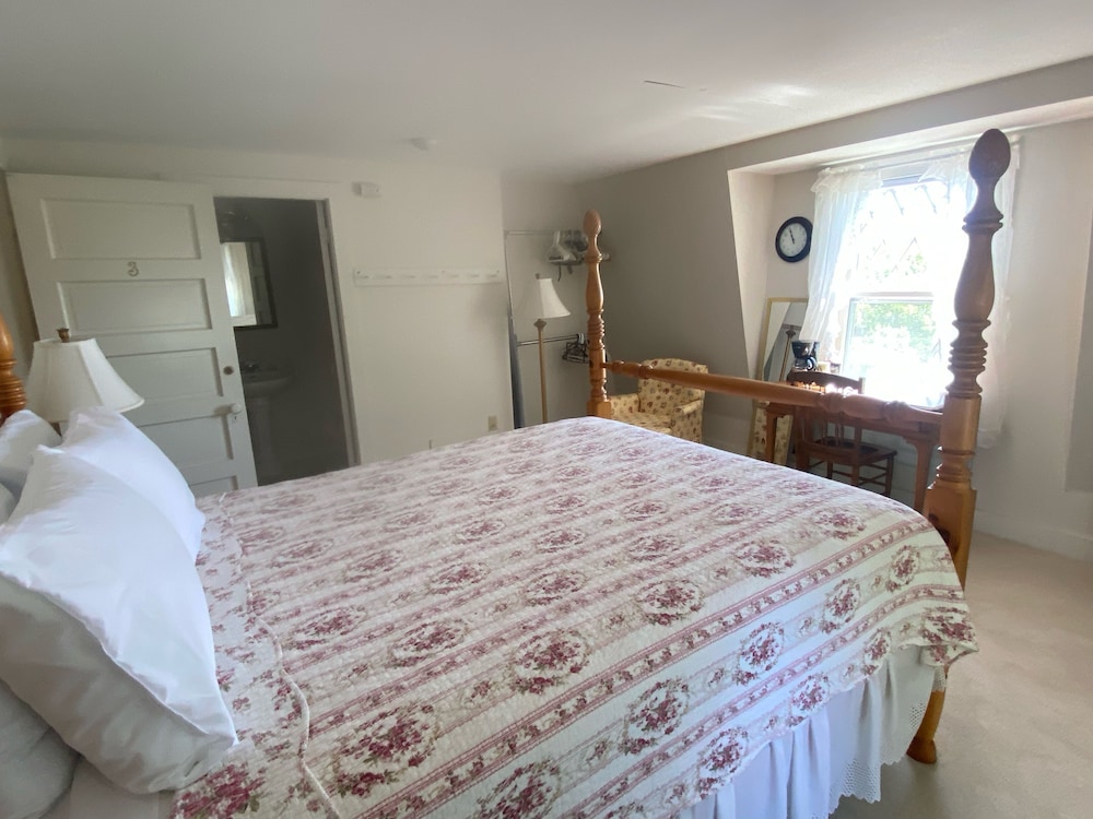 Inn Room 3: Oceanview 2nd Floor Queen - Photo 2
