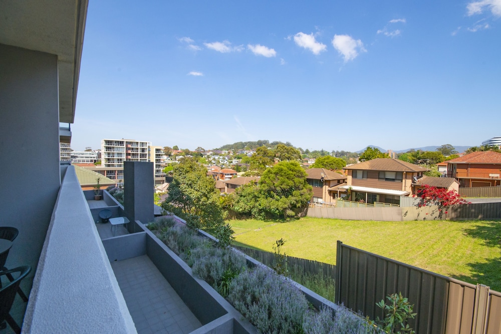 One Bedroom Superior Apartment with Balcony - Photo 8