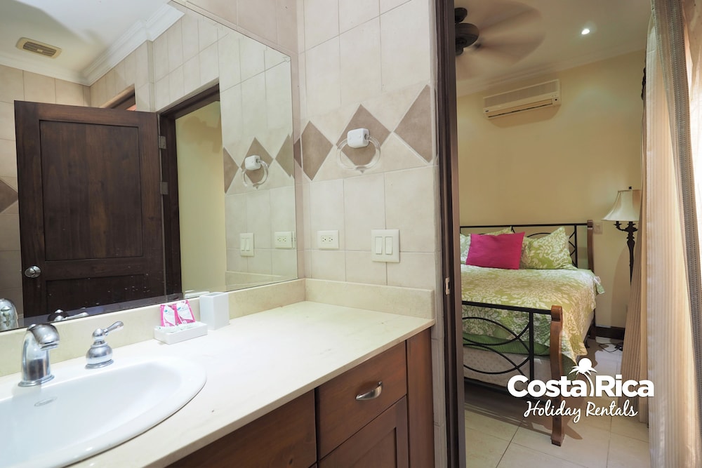 Family Apartment, 2 Bedrooms (Macaw #16) photo 3