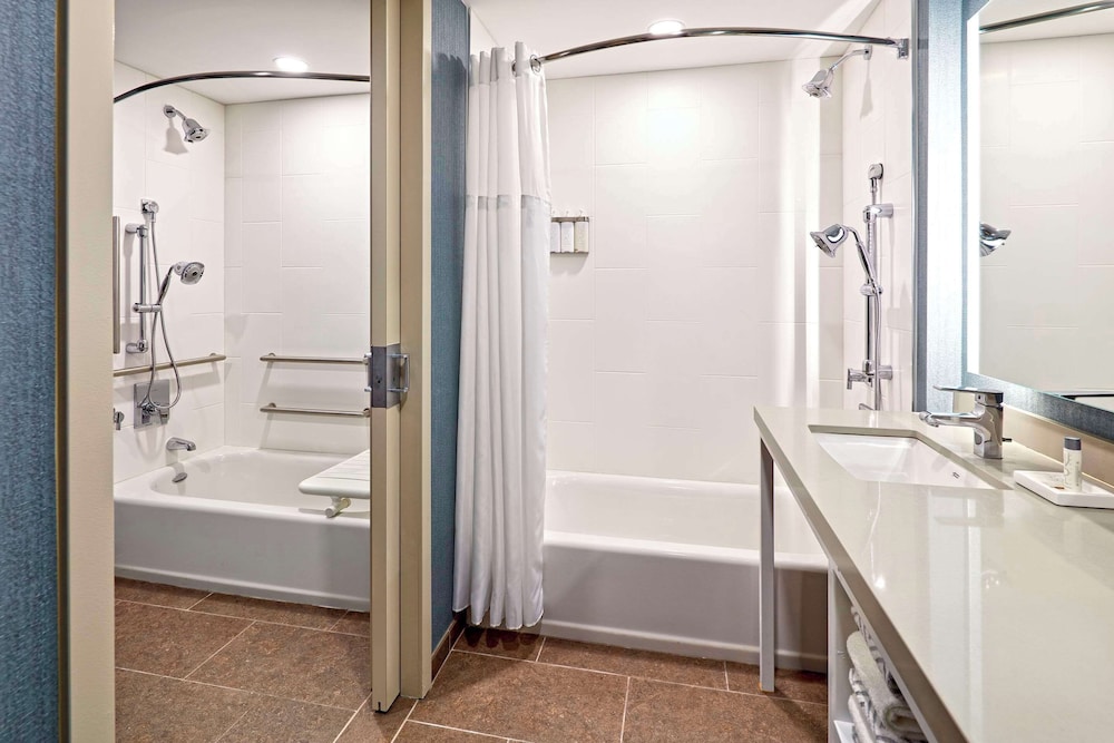 Suite, Accessible, Non Smoking (2 Queen Beds) - Photo 6