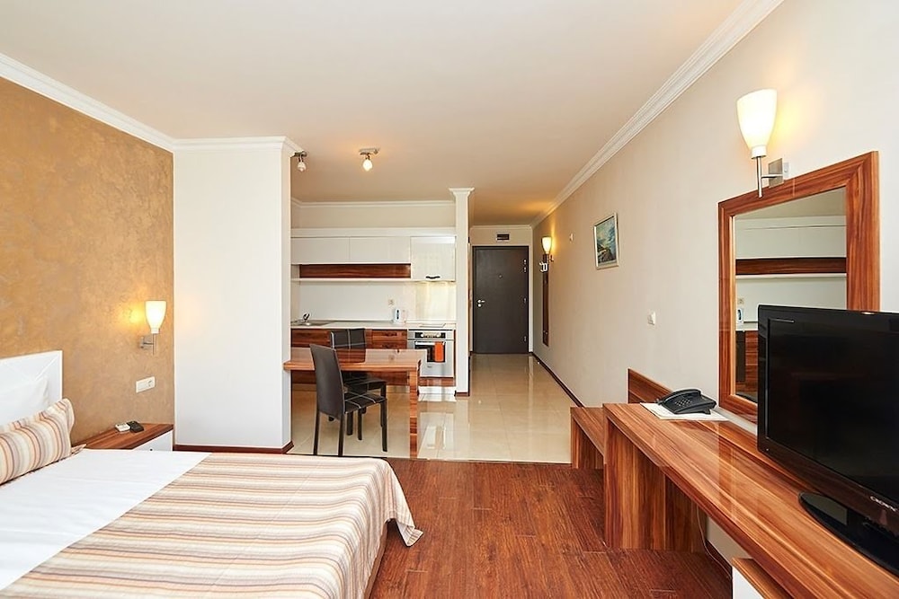 Standard Studio, 2 Twin Beds, City View photo 1