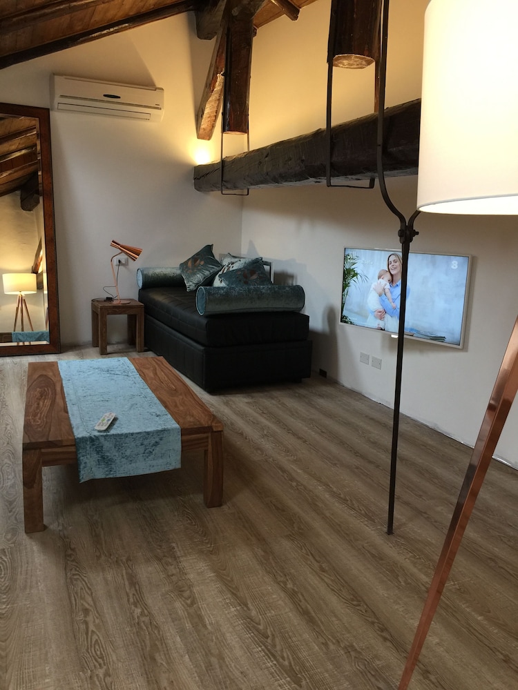 Deluxe Loft, City View - Photo 8