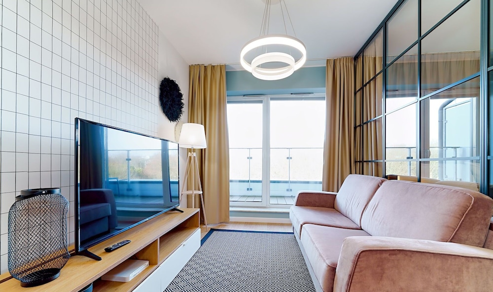 Classic Apartment, 1 Queen Bed with Sofa bed, Pool Access, Park View (NTD613) photo 1