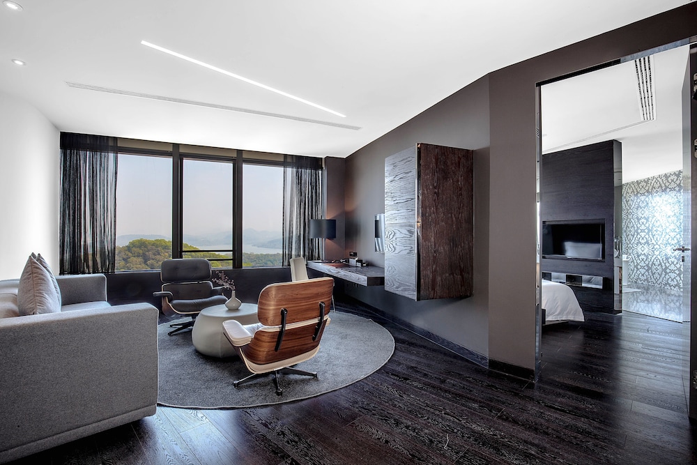 Suite, 1 Bedroom photo 1