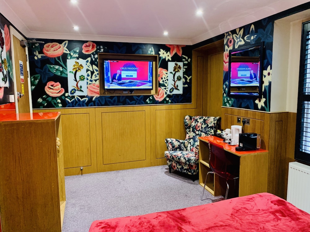 Superior Double or Twin Room, Ensuite thumbnail 5