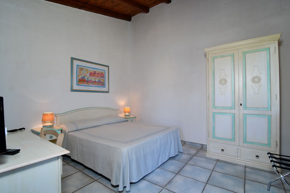 Basic Triple Room photo 1