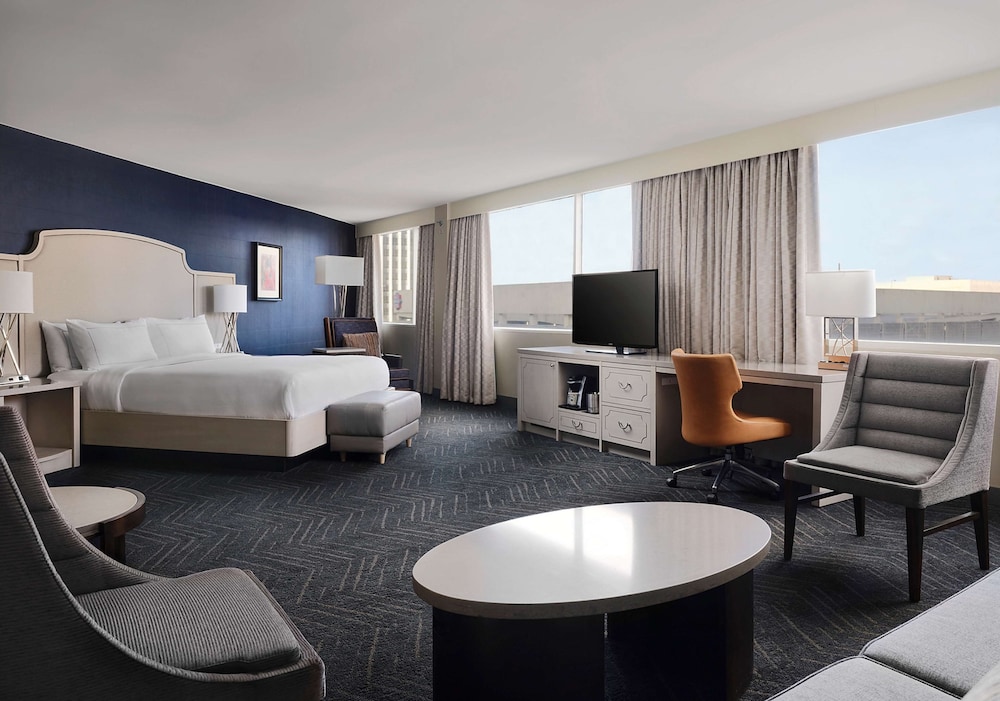 Junior Suite, 1 King Bed, City View - Photo 7