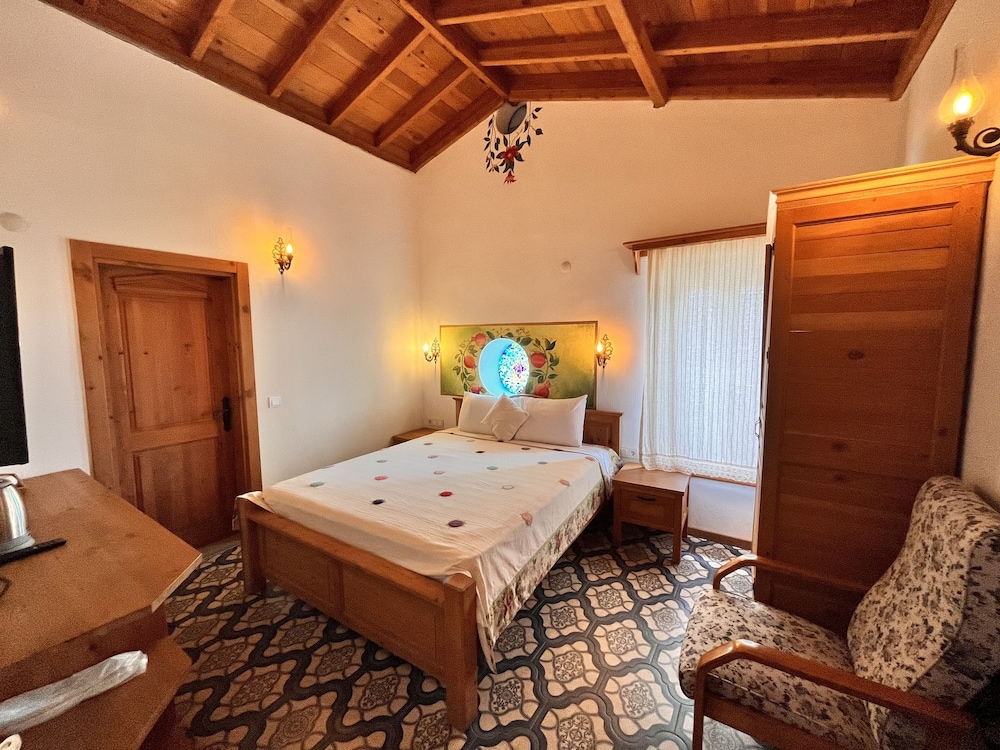 Deluxe Double Room, Garden View