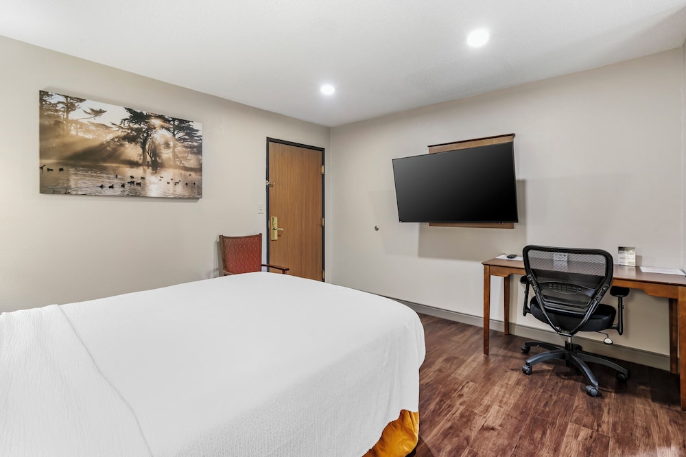 Standard Room, 2 Queen Beds, Non Smoking