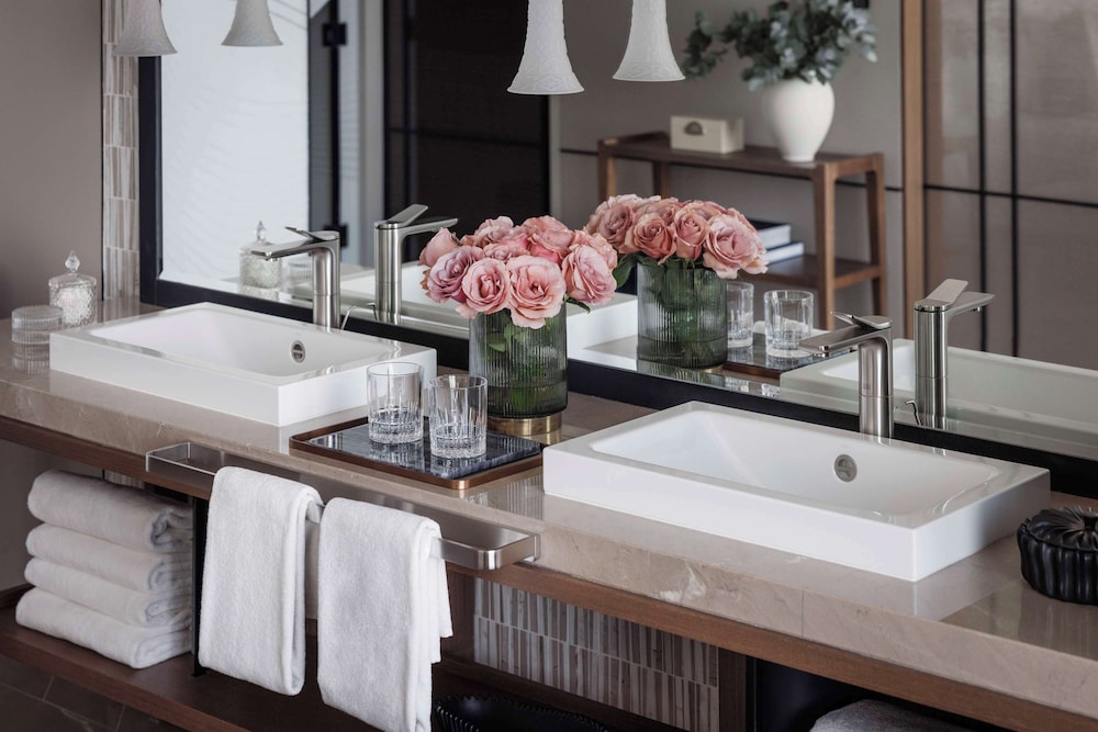 Grand Room, 1 King Bed (grand Zaabeel)