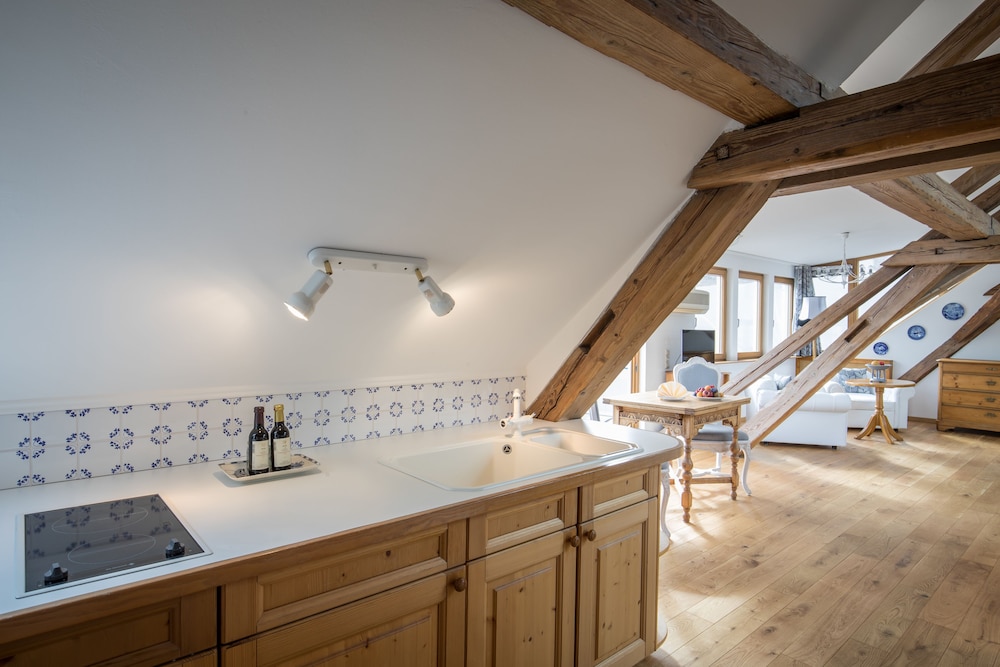 Suite, 2 Bedrooms - Photo 4