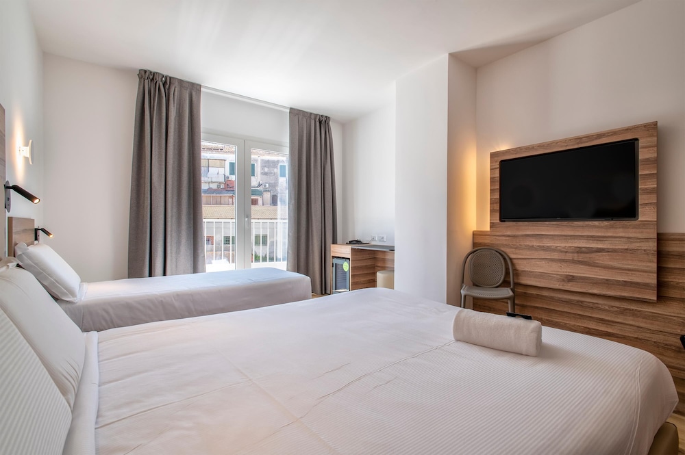 Superior Triple Room photo 2