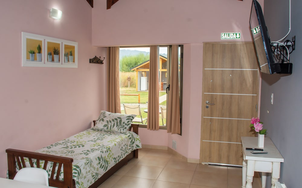 Basic Cabin, Hill View photo 2