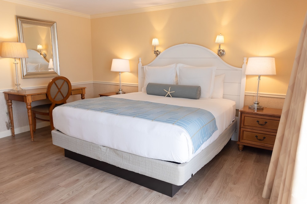 1 King Bed Upper Partial Harborview