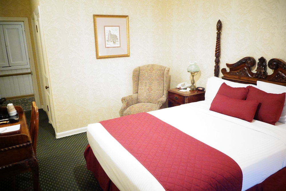Standard Room, 1 Queen Bed - Photo 6