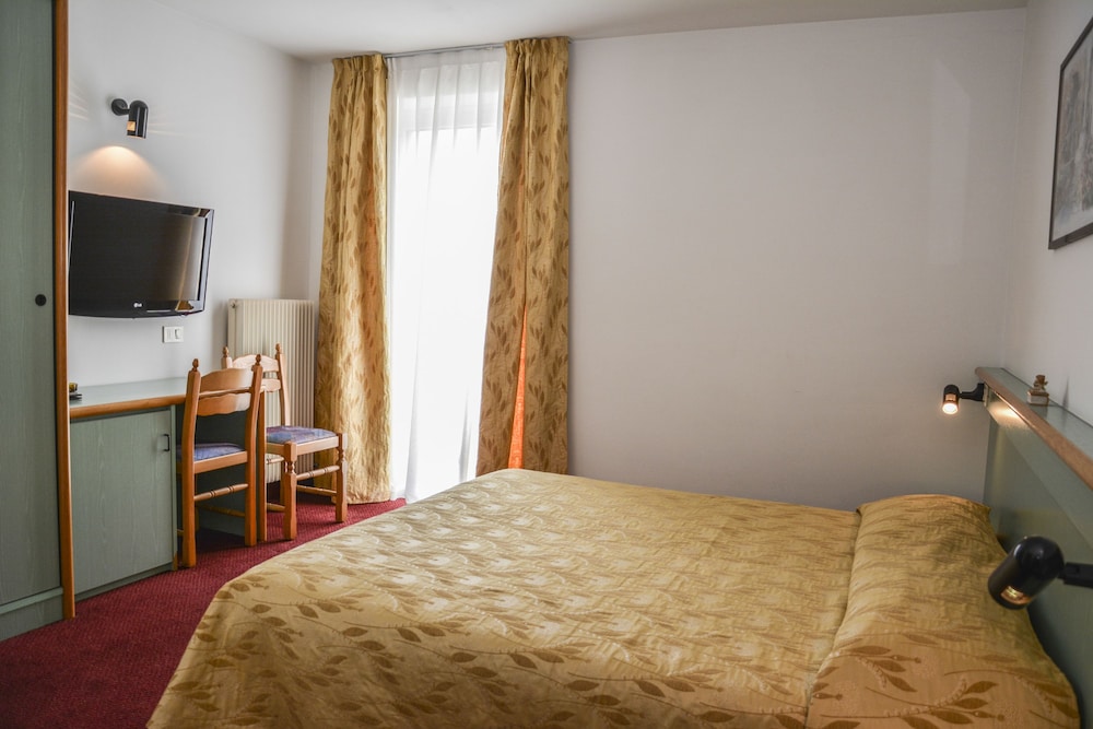 Standard Double Or Twin Room photo 2