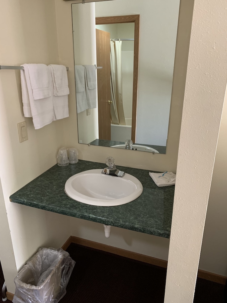 Deluxe Room, 1 King Bed, Non Smoking, Ground Floor photo 3