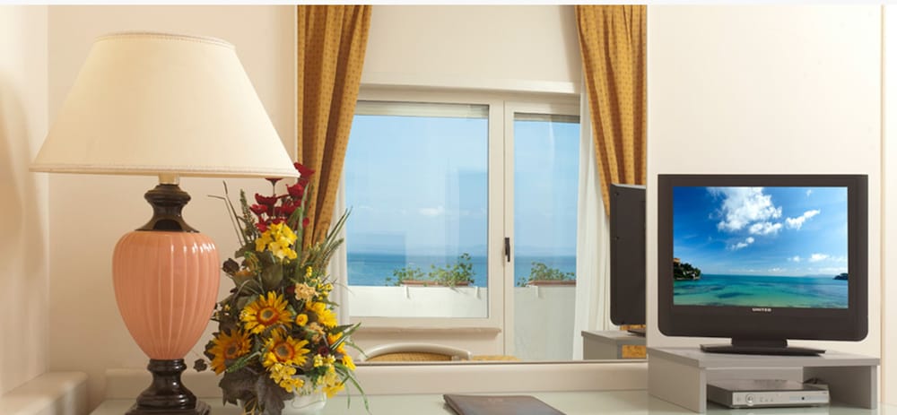 Deluxe Double Room, Sea View photo 2