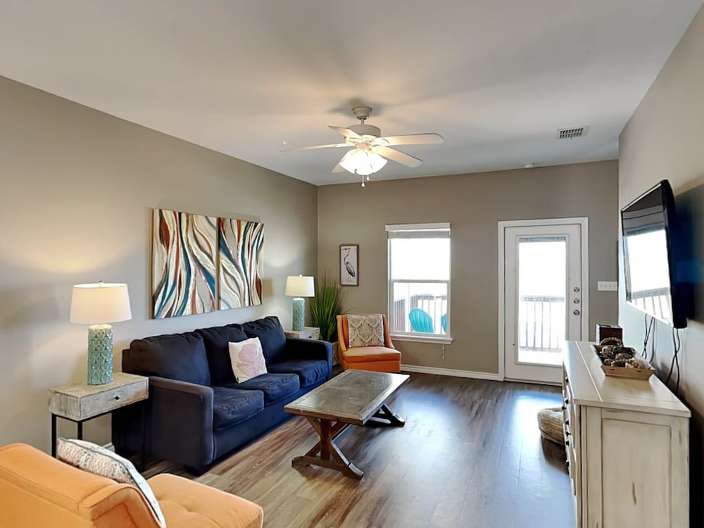 Studio (2 Bedrooms)