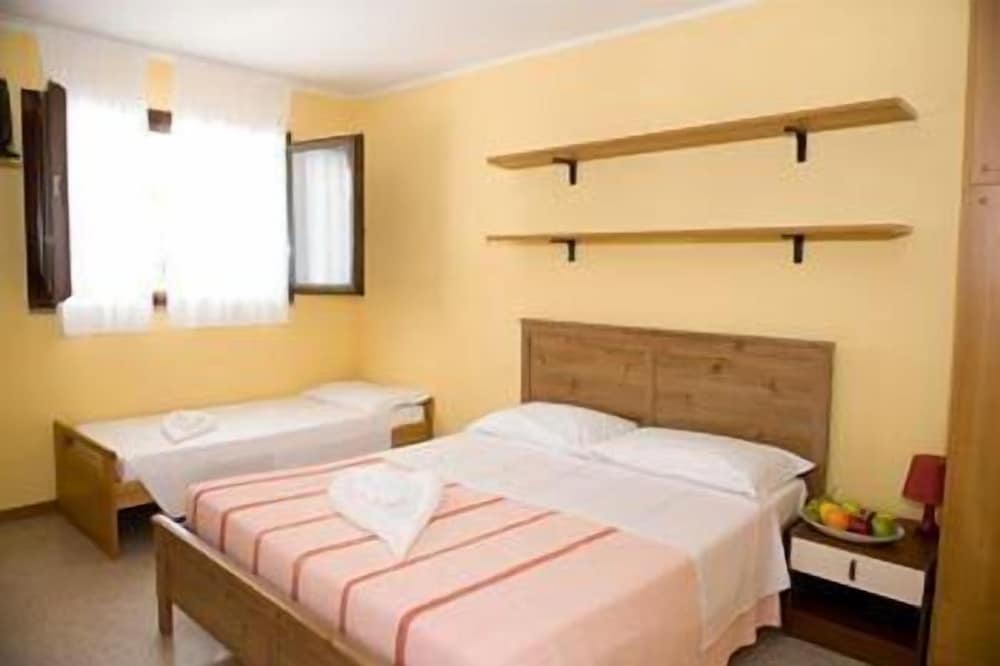 Quadruple Room - Photo 1