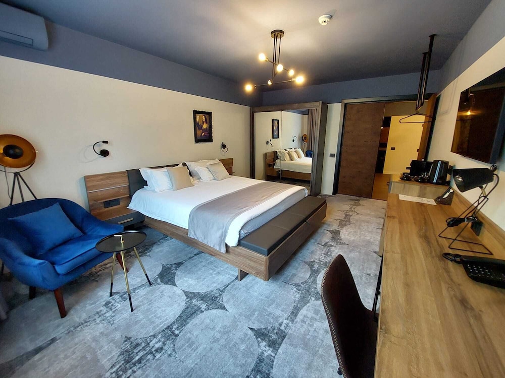 Premium Room - Photo 7